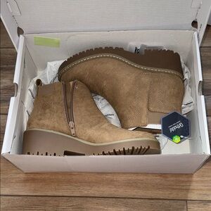 Sonoma ‘Hadley’ Ankle Boots with Side Zipper NWT!